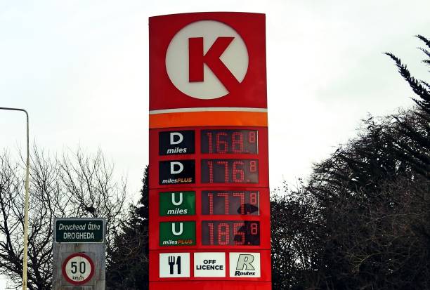 Điều chỉnh tăng giá xăng dầu từ 15 giờ 11/03/2022